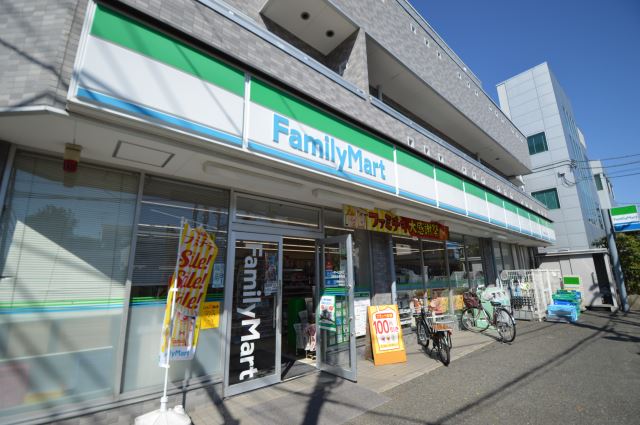 コンビニ　ファミリーマート（コンビニ）まで430m