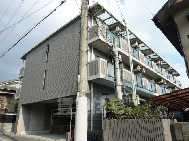豊中市上野西のマンションの建物外観
