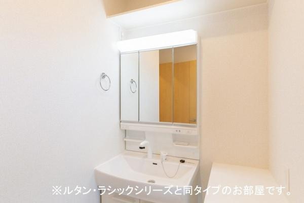【松江市雑賀町のアパートの洗面設備】