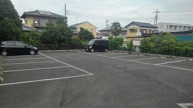 【本庄市日の出のアパートの駐車場】