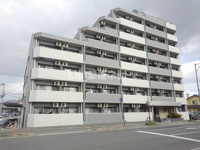 【郡山市富田東のマンションの建物外観】