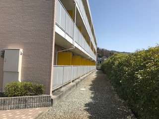 【レオパレス多田２の建物外観】