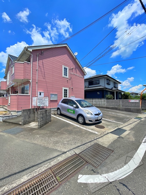 【紀の川市名手市場のアパートの駐車場】