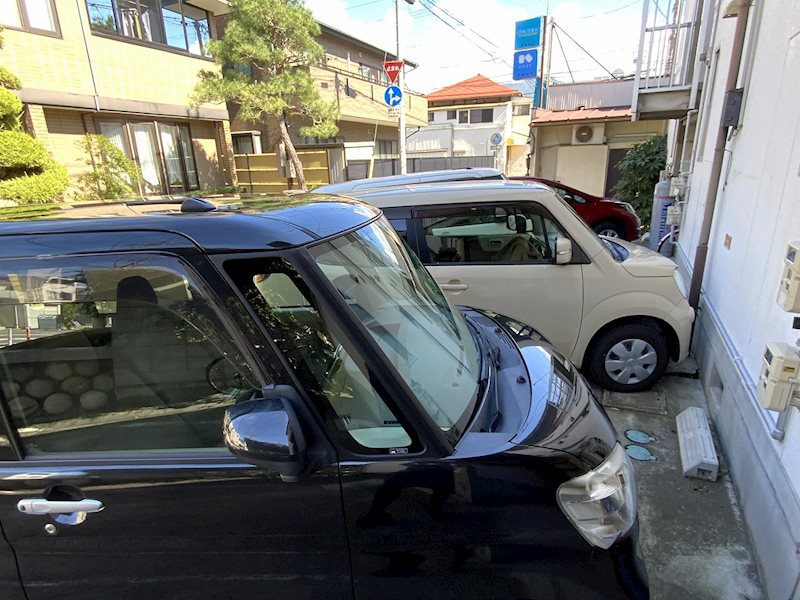 【松本市深志のアパートの駐車場】