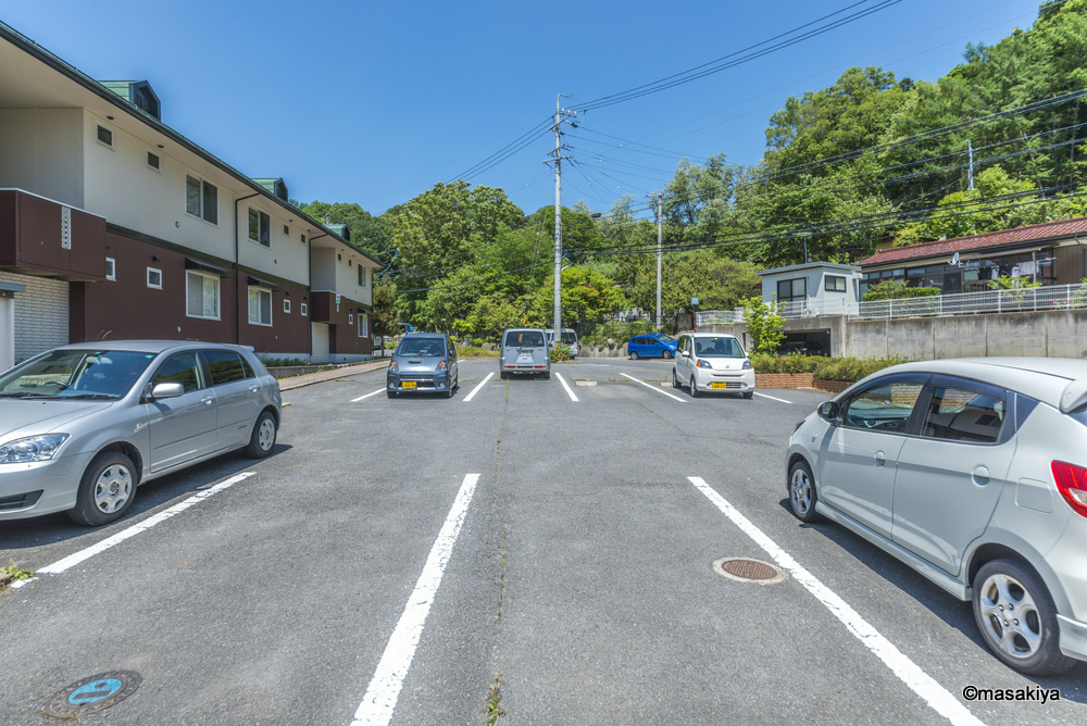 【セジュール・喜の駐車場】