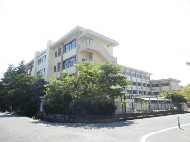 【守山市浮気町のマンションの小学校】