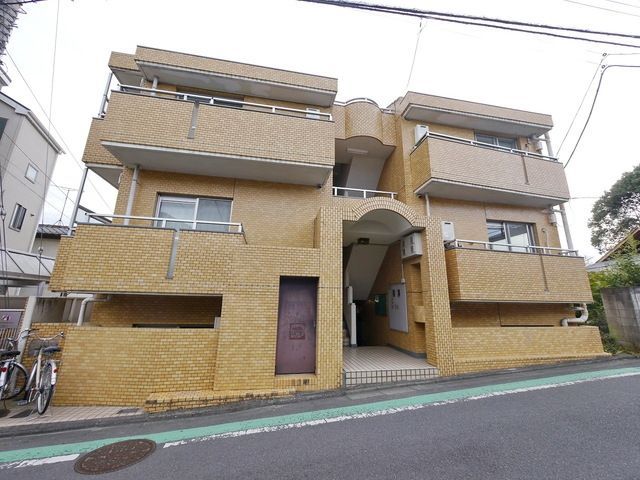 東村山市多摩湖町のマンションの建物外観