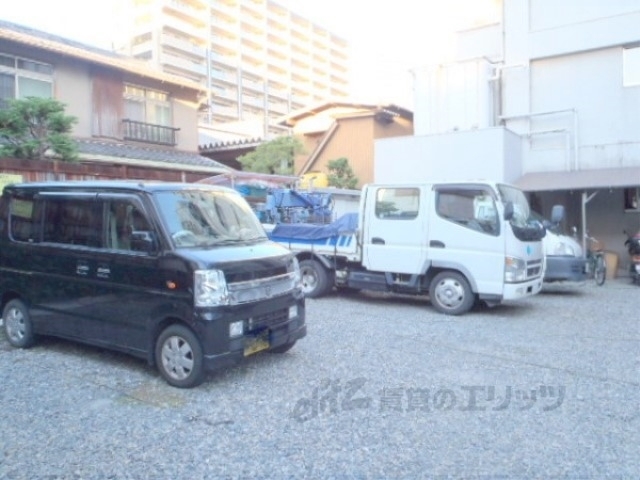 【大津市におの浜のマンションの駐車場】