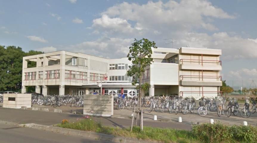 中学校　樽川中学校（中学校）まで831m