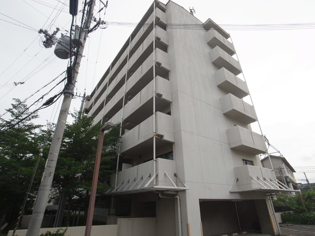 【神戸市長田区房王寺町のマンションの建物外観】