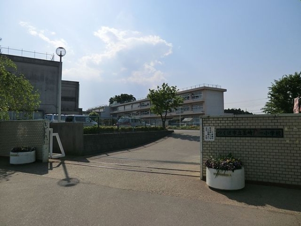 【シェルコート牧園 Aの小学校】