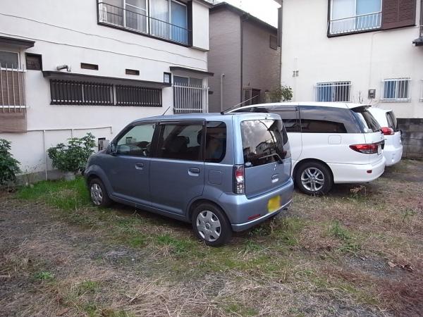 【内田荘の駐車場】