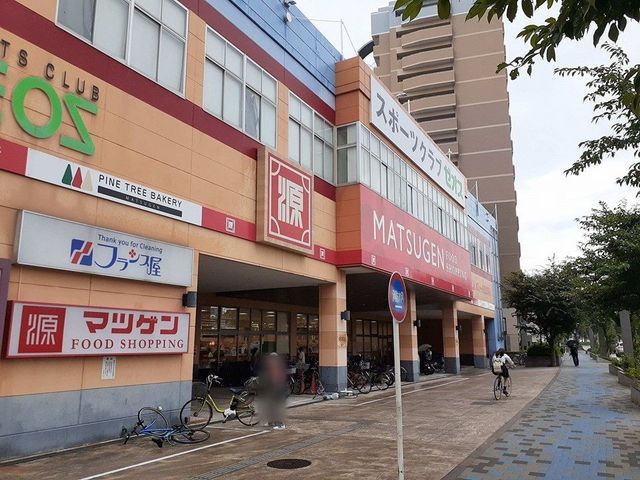 【泉佐野市野出町のアパートのスーパー】