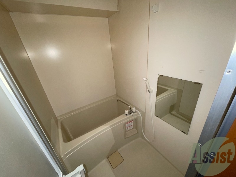 バス・シャワールーム　落ち着いたデザインのバスルーム。ゆったりできそうです。