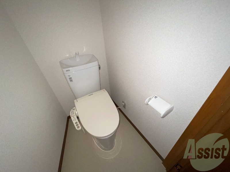 トイレ　こちらはトイレです。清潔感があり、安心して使用できます。