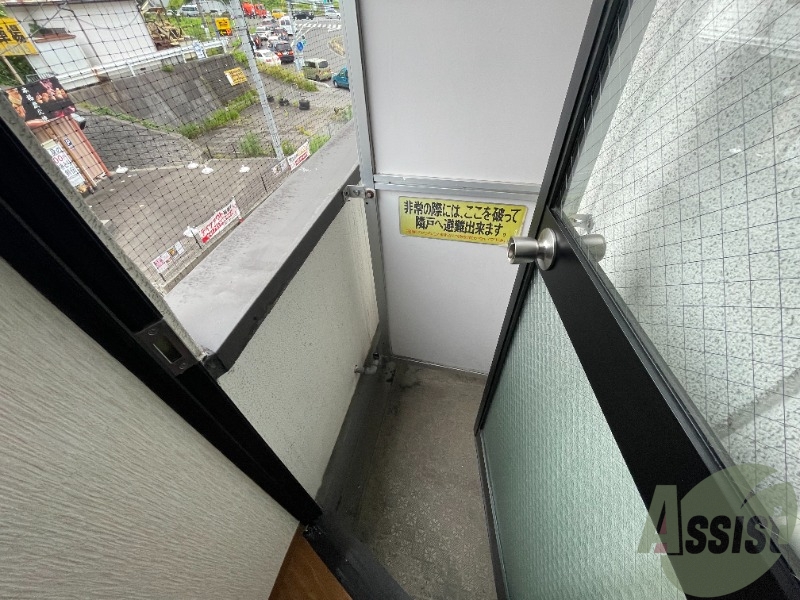 バルコニー　バルコニーがあるので洗濯物は外に干せそうですね～