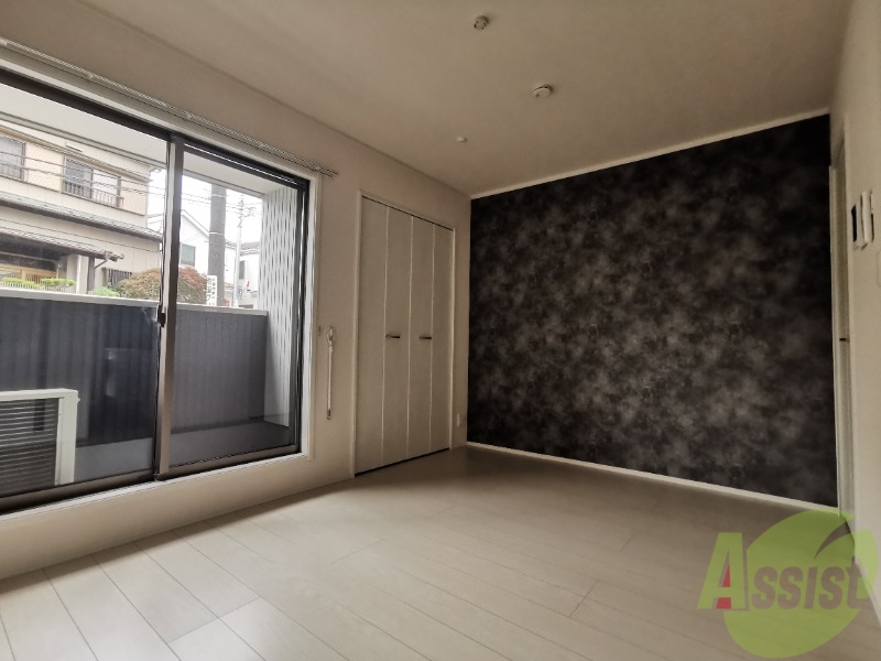 居室・リビング　６．３帖の洋室です。アクセントクロスがお洒落ですよ！