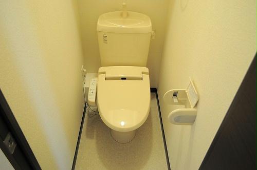 トイレ　温水洗浄便座付きトイレ