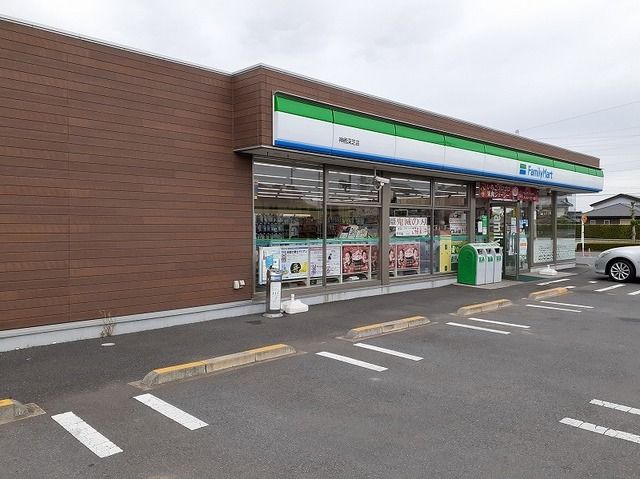 コンビニ　ファミリーマート（コンビニ）まで500m