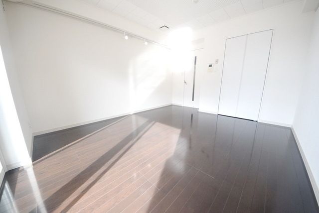 その他部屋・スペース　★開放的な洋室１０帖です★