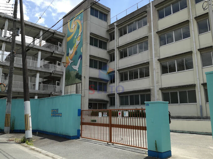 中学校　第十六中学校（中学校）まで729m
