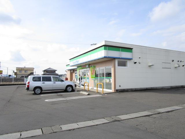 コンビニ　ファミリーマート（コンビニ）まで1500m