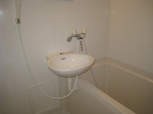 バス・シャワールーム　同物件、別号室のものです。