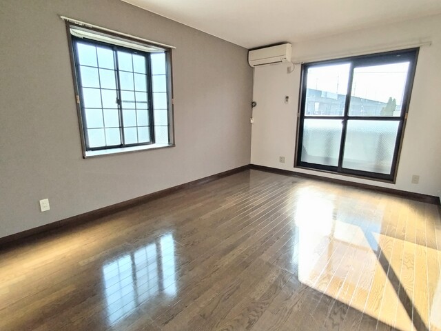 居室・リビング　★９．５帖洋室は二面採光です★