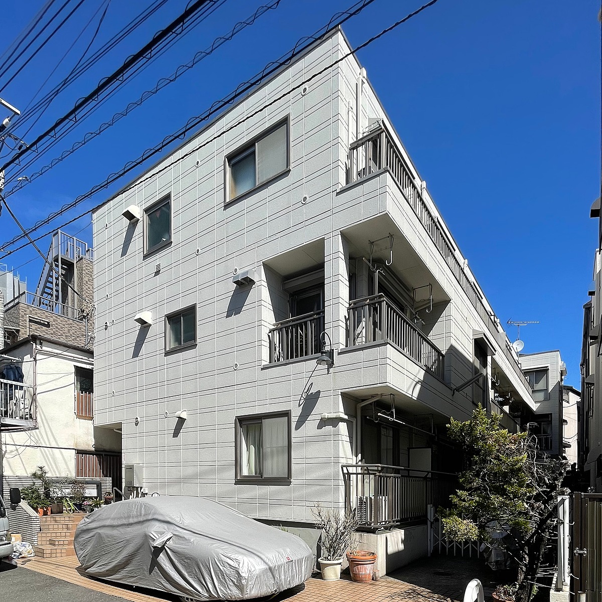 建物外観　人気の西原エリアに佇む低層タイプです☆