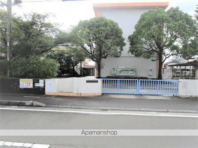 小学校　潮見小学校（小学校）まで664m