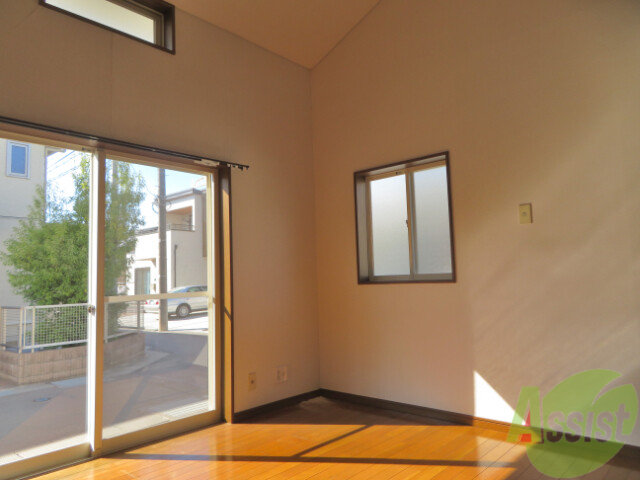 居室・リビング　日差しが良く入るので部屋干しでも安心ですね！