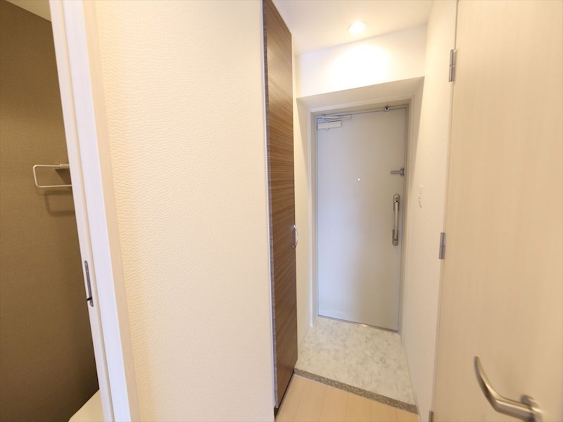 玄関　玄関　シューズボックス付（収納充実してます）