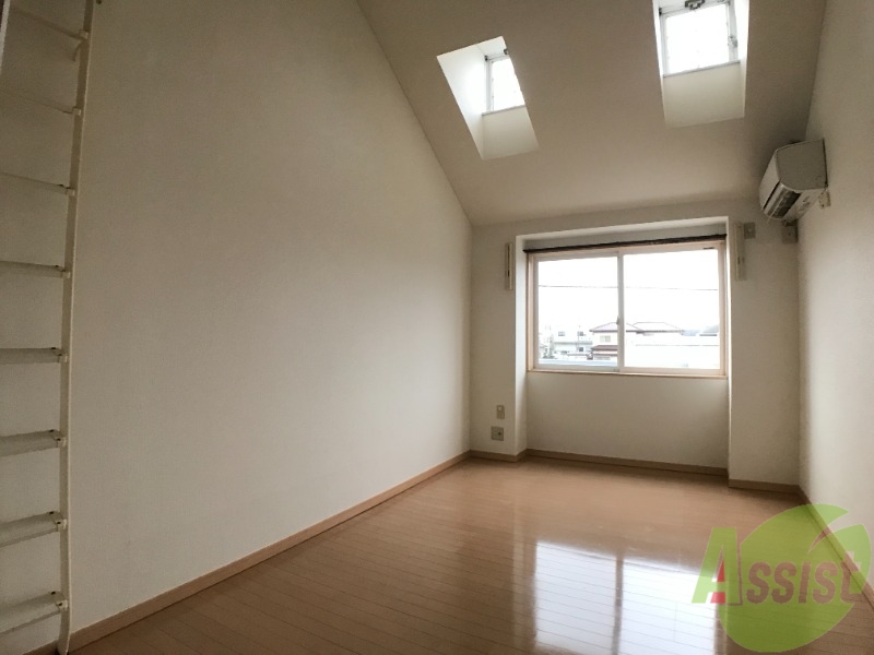 居室・リビング　７帖の洋室です。生活のメインとなる部屋ですね。