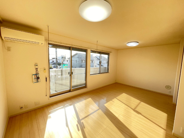 居室・リビング　明るいリビング