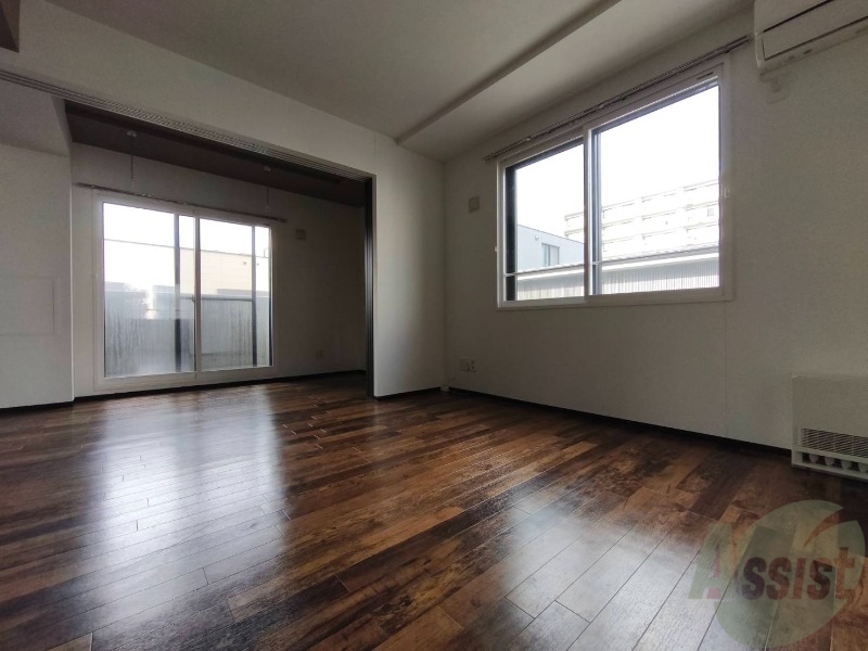 居室・リビング　広々としたリビングですね。使い勝手がよさそうですね！