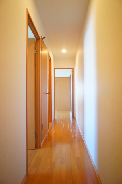 玄関　工事前の為、仕様が異なる場合がございます。