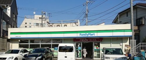 コンビニ　ファミリーマート南長崎五丁目店（コンビニ）まで300m