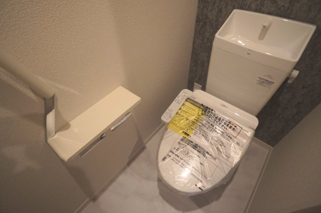 トイレ　温水洗浄便座