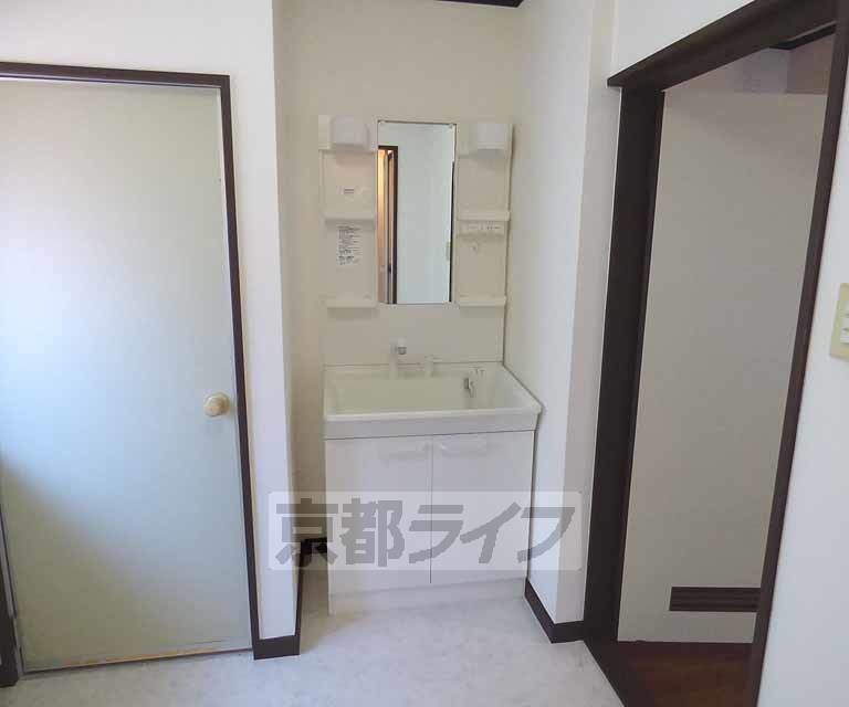 洗面設備　独立洗面台です