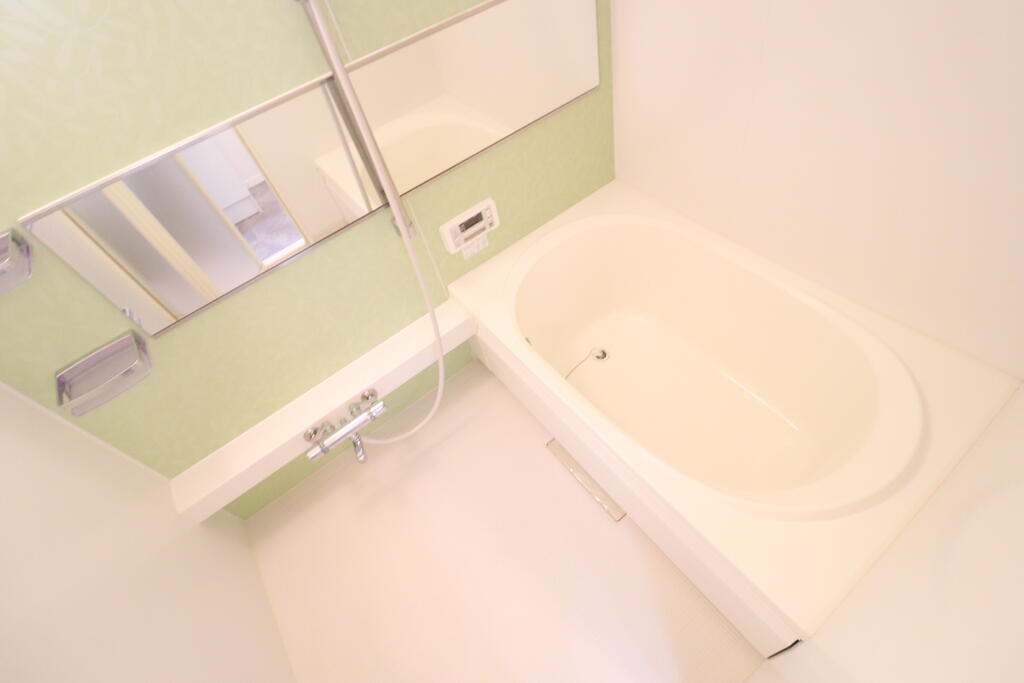 バス・シャワールーム　追い炊き機能付き♪