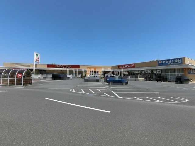 スーパー　ヨークベニマル日立会瀬店（スーパー）まで205m