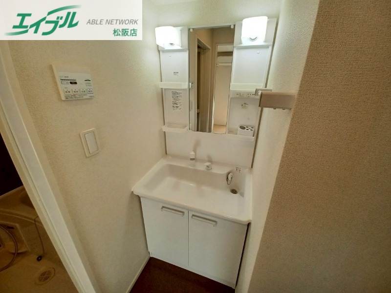 洗面設備　同型参考写真