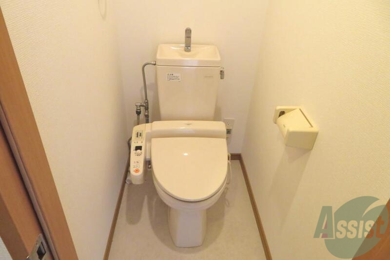 トイレ　トイレにはちゃんとウォシュレットもありますね