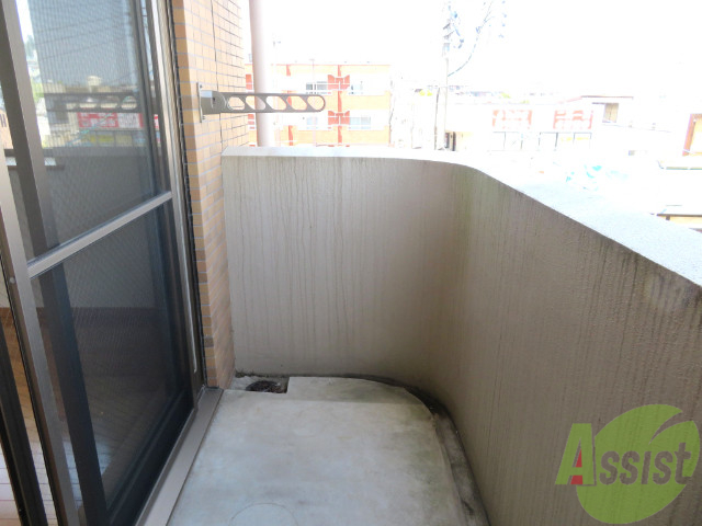 バルコニー　バルコニーは洗濯物を干すスペースが確保されていました。