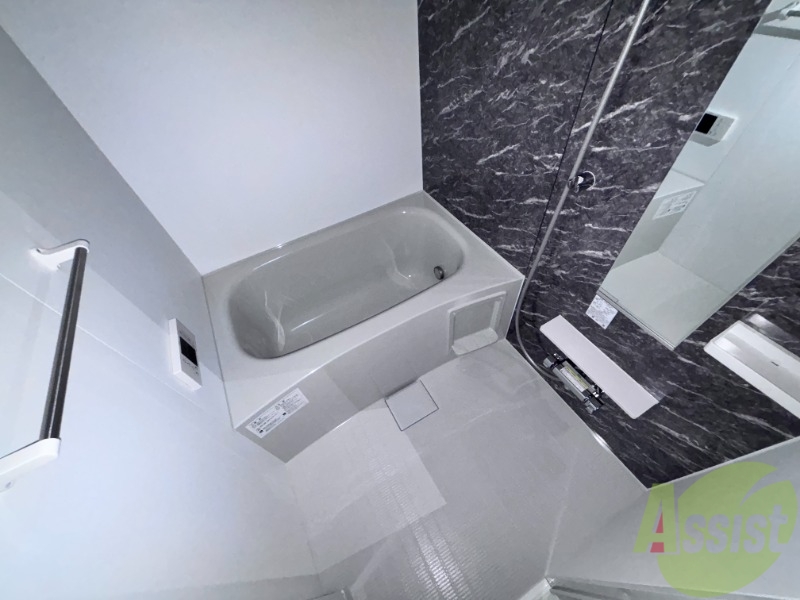 バス・シャワールーム　バスルームは追い焚き機能があり、嬉しいですね。