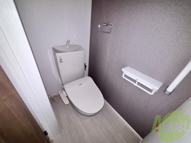 トイレ　トイレは温水洗浄便座付きで嬉しいですね。