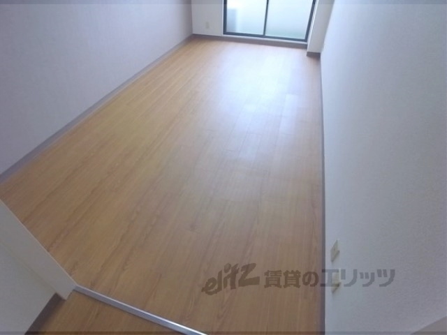 居室・リビング　８帖