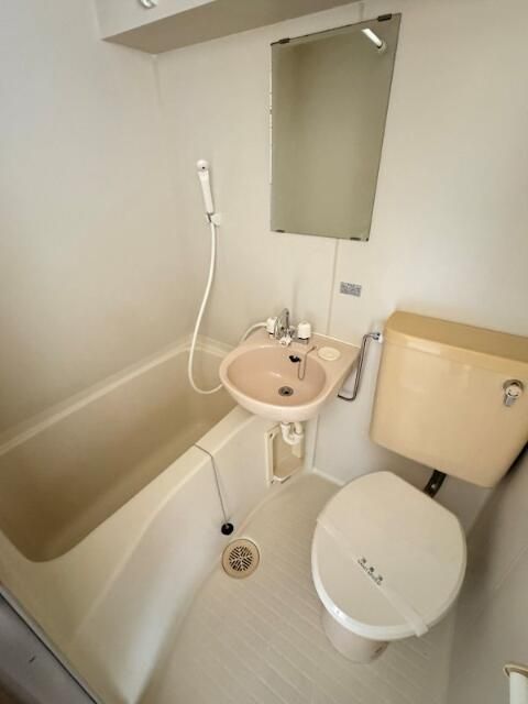 バス・シャワールーム　バス・トイレ・洗面台は同室となります