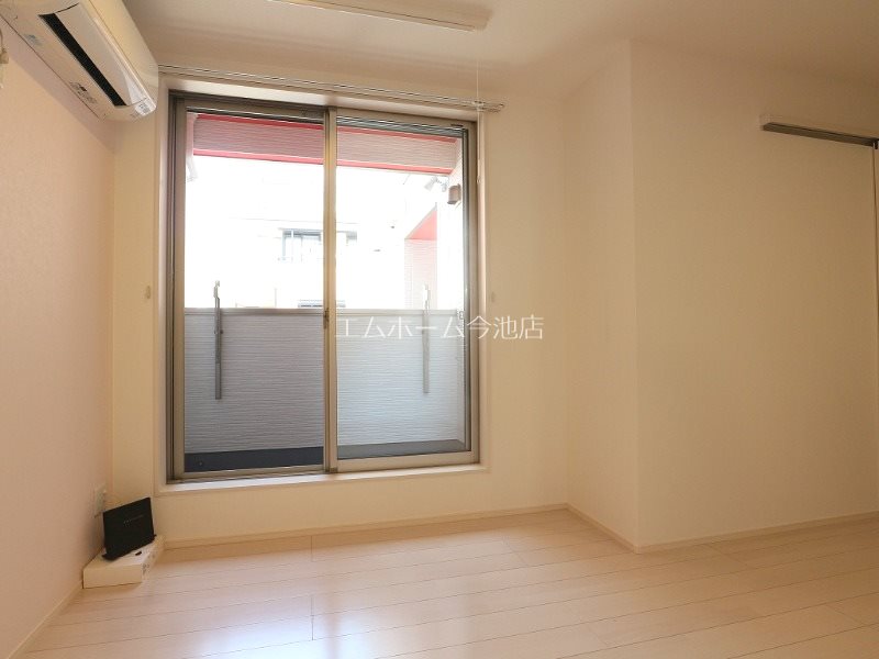 その他　LDK9.3帖　エアコン付　バルコニーに面しています