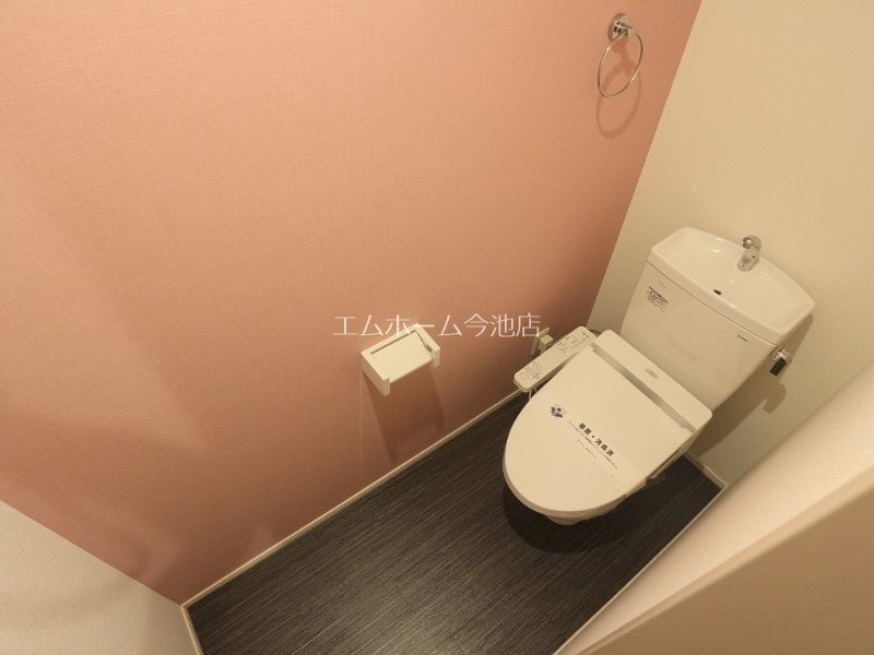 トイレ　温水洗浄暖房便座付トイレ